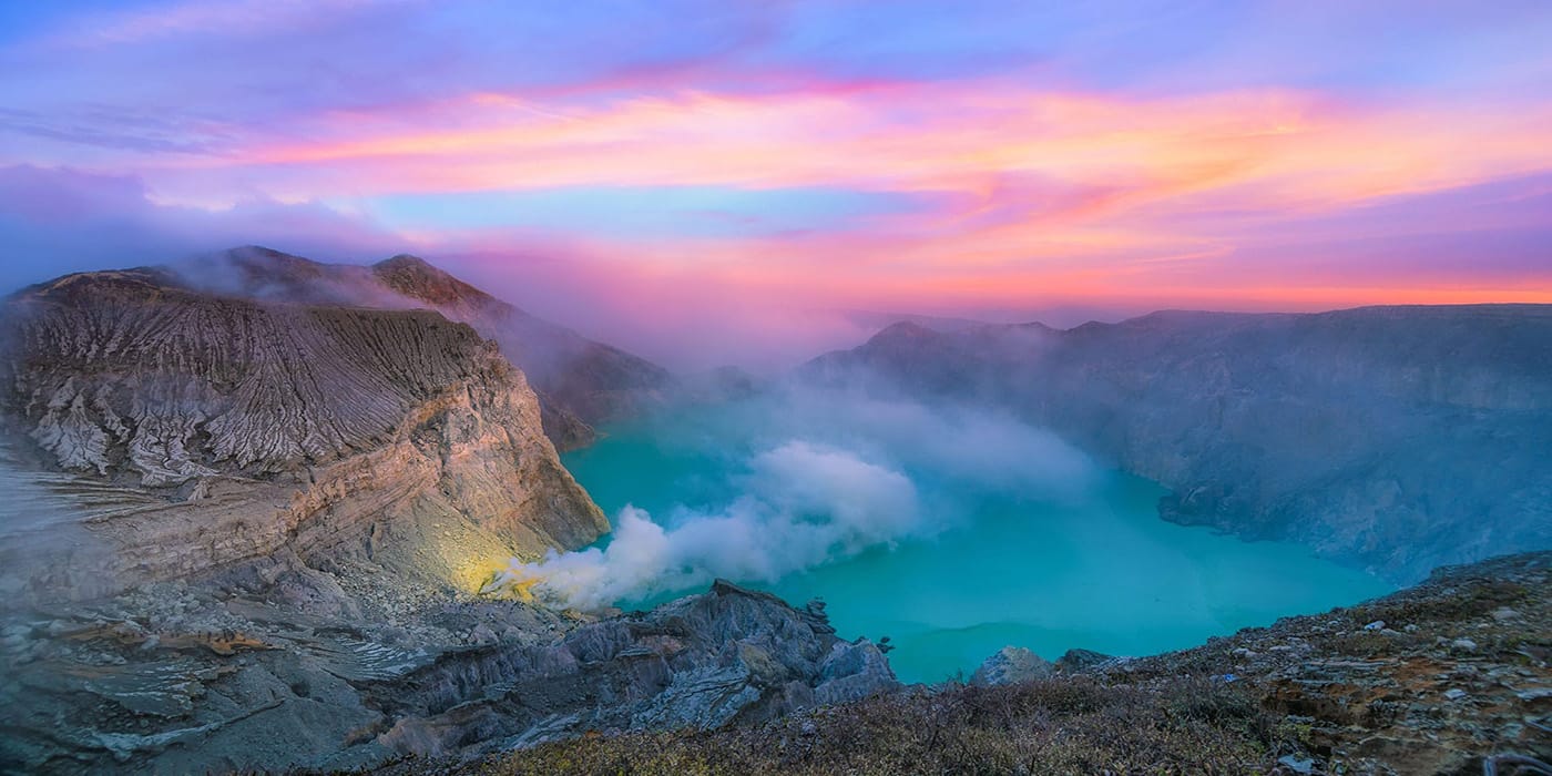 ijen crater view