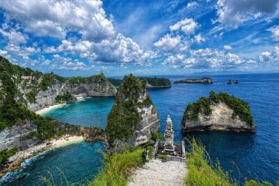 turquoise rocky cliff at Nusa penida