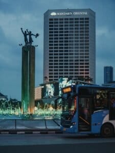 nachtzicht van hotel indonesia rotonde in jakarta